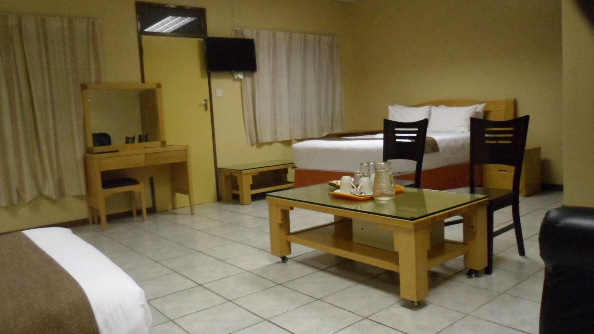 Centre Lodge Маун Екстериор снимка